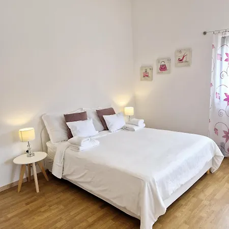 Olivia Apartment