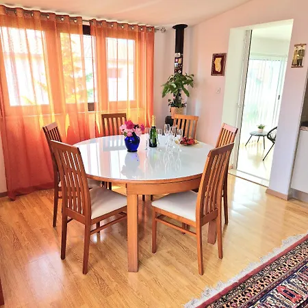 Olivia Apartment *