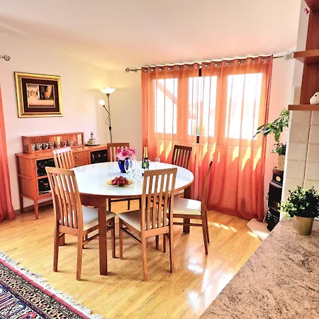 Olivia Apartment