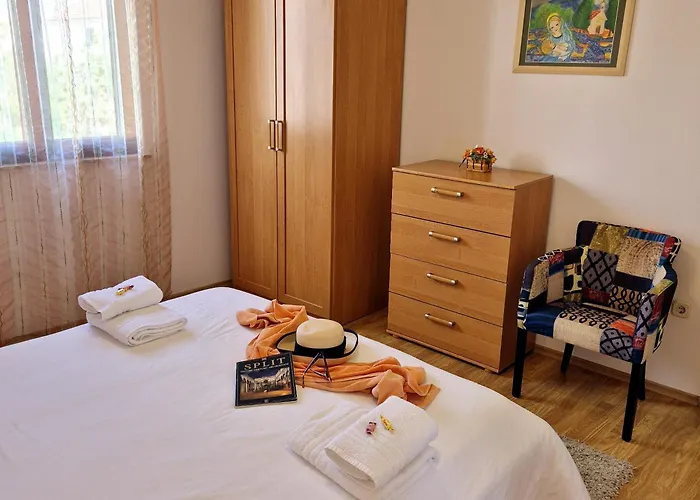 Villa Olivia - Beach & Pool Apartments Near Split & Trogir Lägenhet