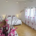 Apartman Olivia - & Pool Near Split & Trogir Kaštela