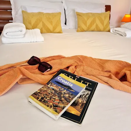 Villa Olivia - Beach & Pool Apartments Near Split & Trogir *