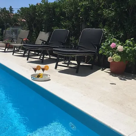 Olivia - & Pool Near Split & Trogir *