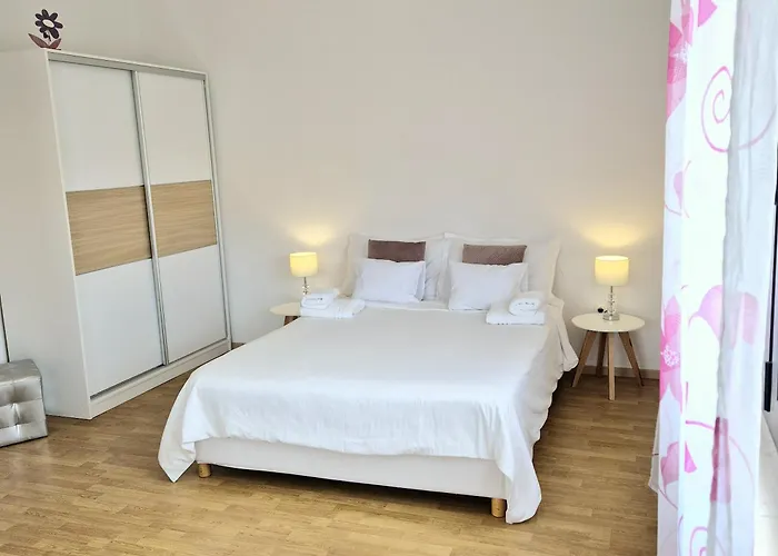 Villa Olivia - Beach & Pool Apartments Near Split & Trogir *