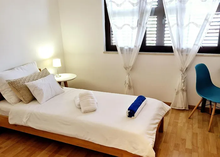 Villa Olivia - Beach & Pool Apartments Near Split & Trogir *