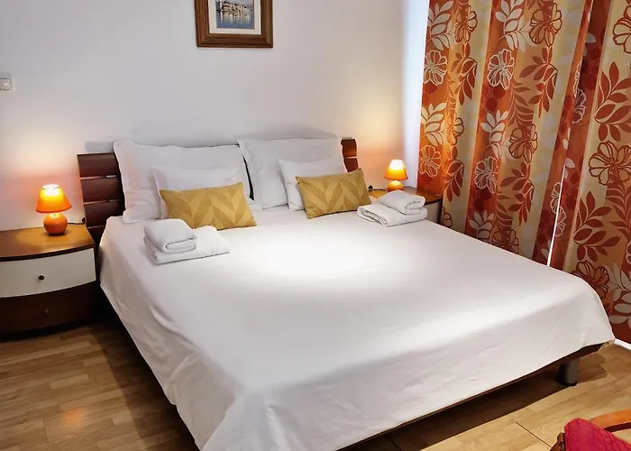 Villa Olivia - Beach & Pool Apartments Near Split & Trogir