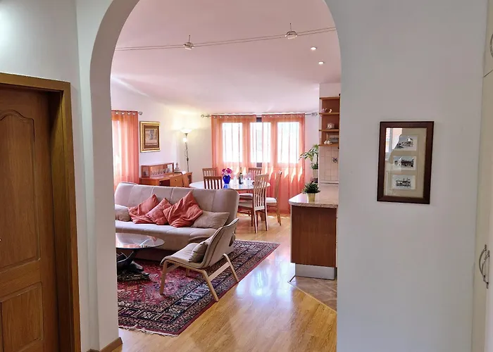 Villa Olivia - Beach & Pool Apartments Near Split & Trogir *