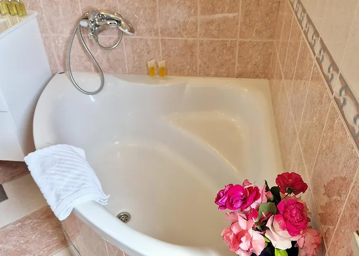 Villa Olivia - Beach & Pool Apartments Near Split & Trogir