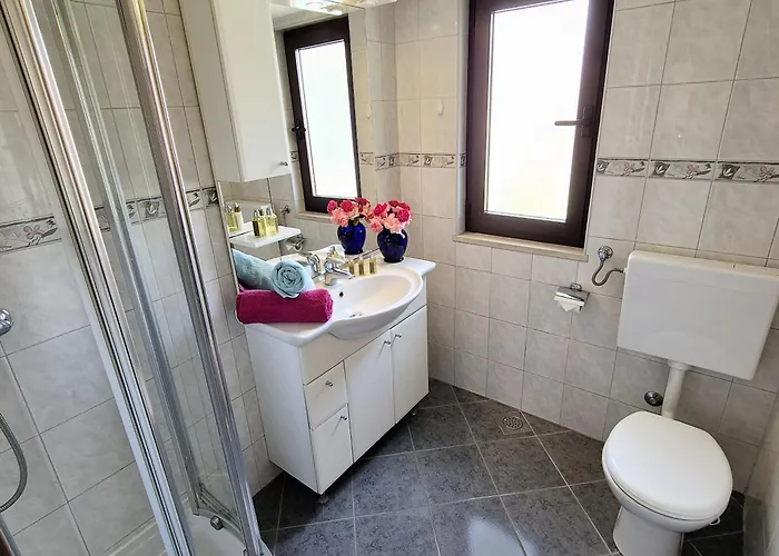 Villa Olivia - Beach & Pool Apartments Near Split & Trogir Appartement *