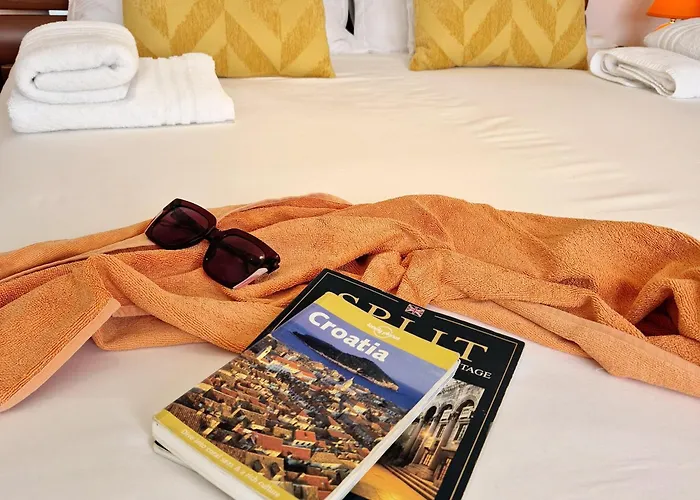 Villa Olivia - Beach & Pool Apartments Near Split & Trogir *