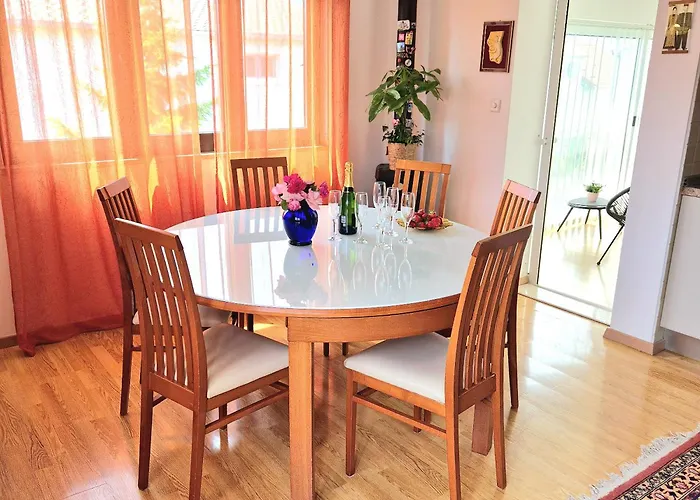 Villa Olivia - Beach & Pool Apartments Near Split & Trogir Appartement *