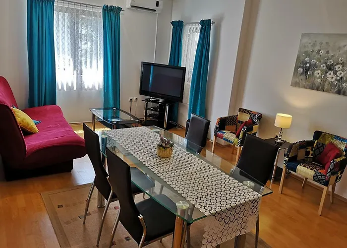 Villa Olivia - Beach & Pool Apartments Near Split & Trogir