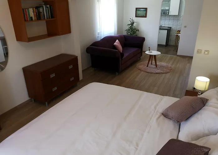 Villa Olivia - Beach & Pool Apartments Near Split & Trogir Appartement