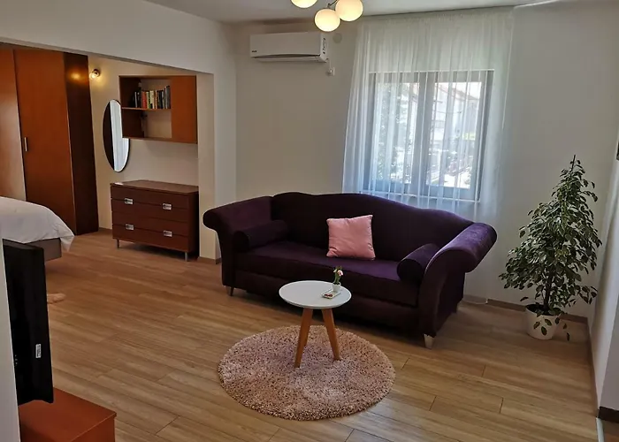 Villa Olivia - Beach & Pool Apartments Near Split & Trogir Appartement