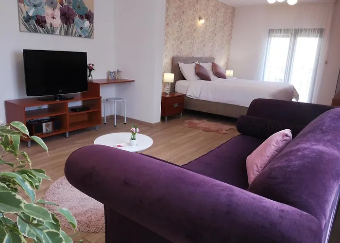 Villa Olivia - Beach & Pool Apartments Near Split & Trogir *