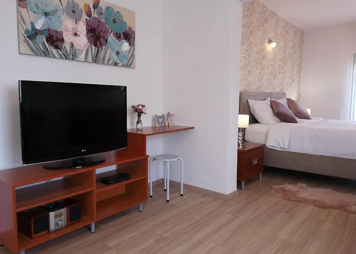 Villa Olivia - Beach & Pool Apartments Near Split & Trogir * Kaštela