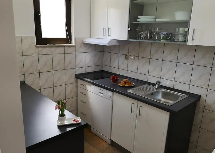 Villa Olivia - Beach & Pool Apartments Near Split & Trogir Kaštela